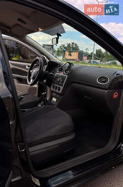 Хэтчбек Ford Focus 2005 в 