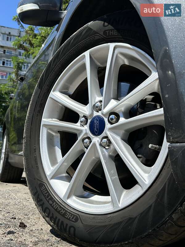 Седан Ford Focus 2015 в Сумах