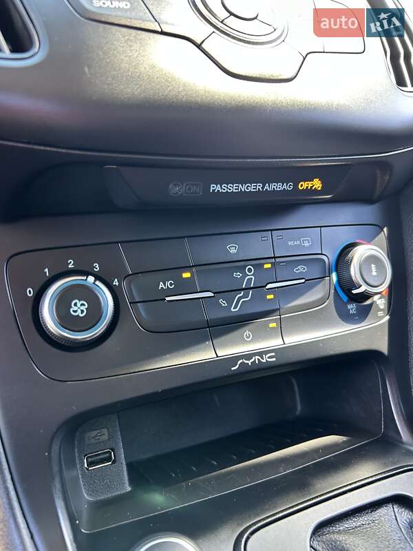 Седан Ford Focus 2015 в Сумах