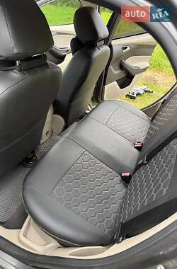 Седан Ford Focus 2013 в 