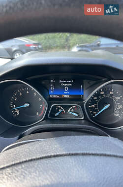 Хэтчбек Ford Focus 2015 в 