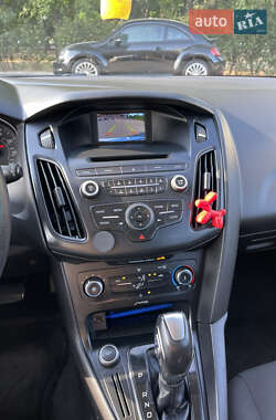 Хэтчбек Ford Focus 2015 в 