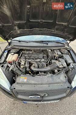 Хэтчбек Ford Focus 2005 в 