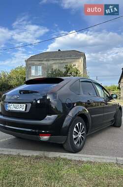 Хэтчбек Ford Focus 2005 в 