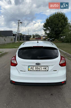Хэтчбек Ford Focus 2012 в 