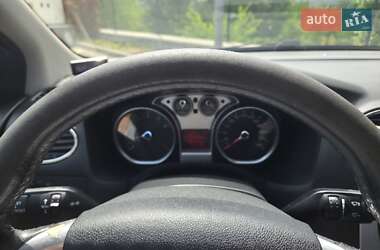 Седан Ford Focus 2010 в 