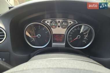 Седан Ford Focus 2010 в 