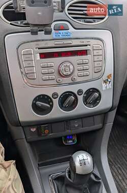 Хэтчбек Ford Focus 2007 в 