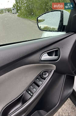 Хэтчбек Ford Focus 2014 в 