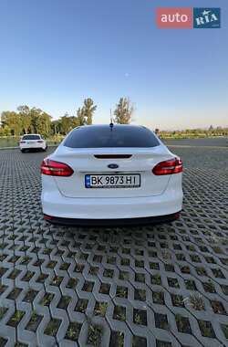 Седан Ford Focus 2016 в 