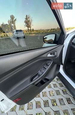 Седан Ford Focus 2016 в 