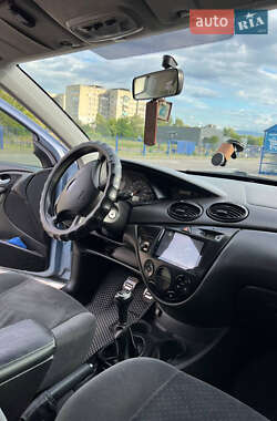 Седан Ford Focus 2004 в 