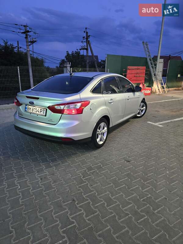 Седан Ford Focus 2014 в 