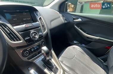 Хэтчбек Ford Focus 2012 в 