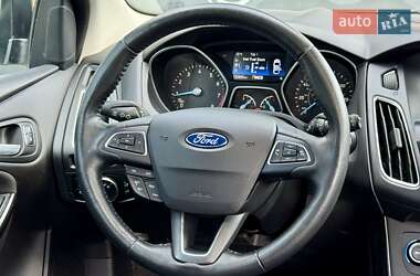 Хэтчбек Ford Focus 2015 в 