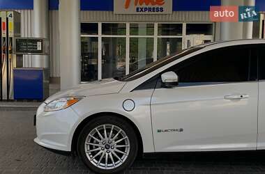 Хэтчбек Ford Focus 2012 в 