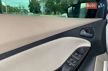 Хэтчбек Ford Focus 2012 в 