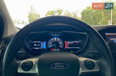 Хэтчбек Ford Focus 2012 в 