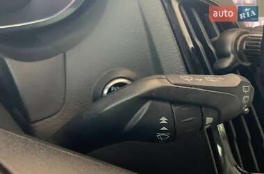Хэтчбек Ford Focus 2012 в 