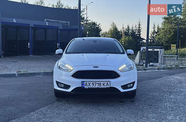 Хэтчбек Ford Focus 2015 в 