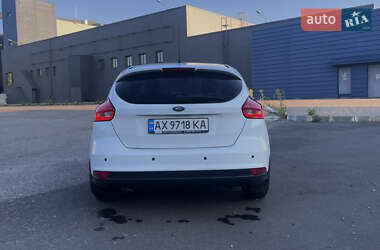 Хэтчбек Ford Focus 2015 в 