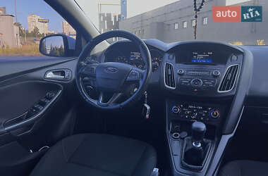 Хэтчбек Ford Focus 2015 в 