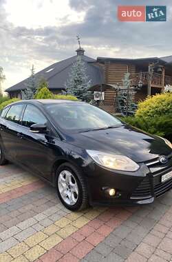 Хэтчбек Ford Focus 2011 в 