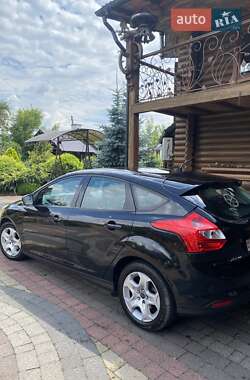 Хэтчбек Ford Focus 2011 в 