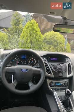 Хэтчбек Ford Focus 2011 в 