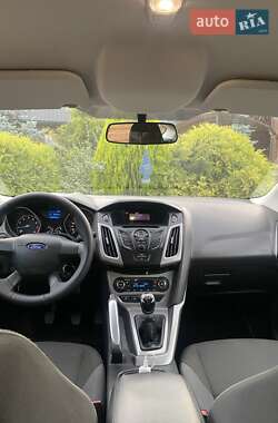 Хэтчбек Ford Focus 2011 в 