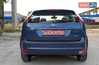 Хэтчбек Ford Focus 2006 в 