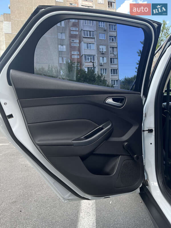 Хетчбек Ford Focus 2015 в Чернігові