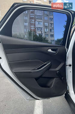 Хэтчбек Ford Focus 2015 в 