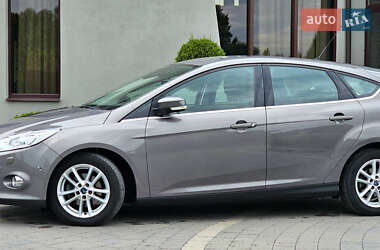 Хэтчбек Ford Focus 2012 в 