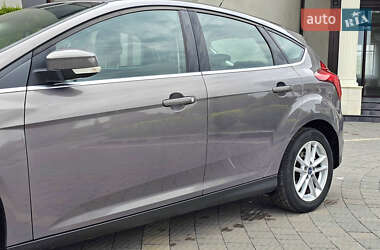 Хэтчбек Ford Focus 2012 в 