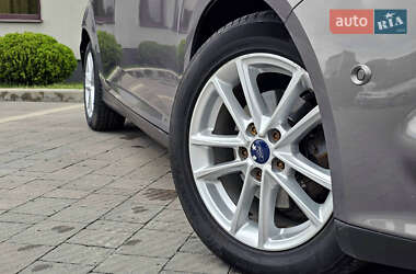 Хэтчбек Ford Focus 2012 в 