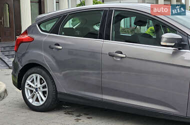 Хэтчбек Ford Focus 2012 в 