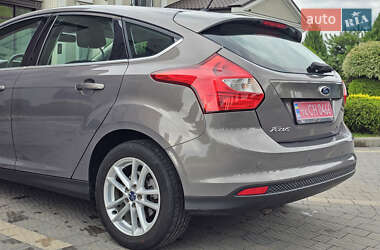 Хэтчбек Ford Focus 2012 в 