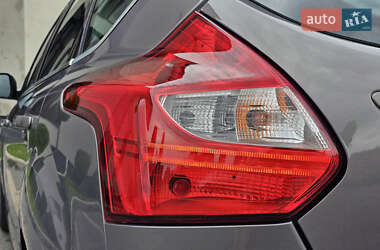 Хэтчбек Ford Focus 2012 в 