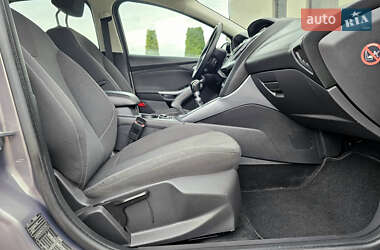 Хэтчбек Ford Focus 2012 в 