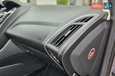 Хэтчбек Ford Focus 2012 в 