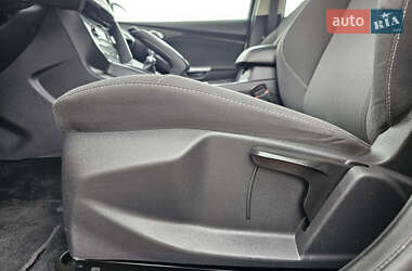 Хэтчбек Ford Focus 2012 в 