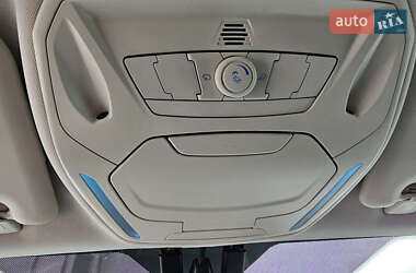 Хэтчбек Ford Focus 2012 в 