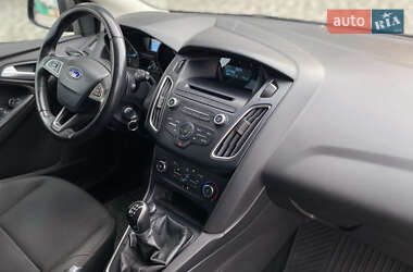 Хэтчбек Ford Focus 2015 в 