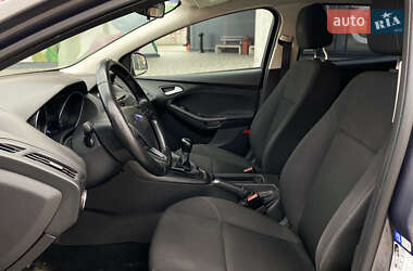 Хэтчбек Ford Focus 2015 в 