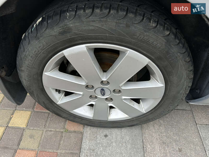 Седан Ford Focus 2008 в Киеве
