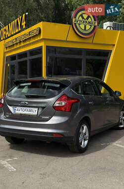 Хэтчбек Ford Focus 2012 в 