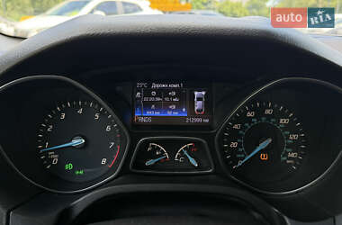 Хэтчбек Ford Focus 2012 в 