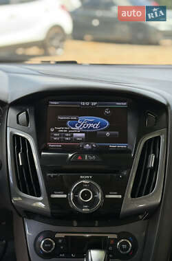 Хэтчбек Ford Focus 2012 в 