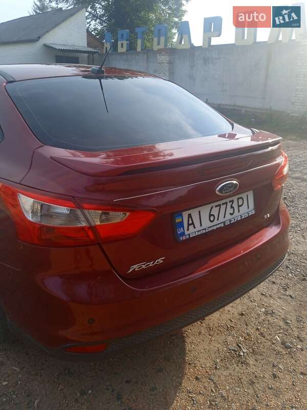 Седан Ford Focus 2013 в Ромнах